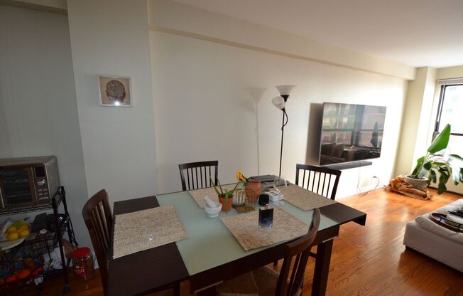 1 bed, 1 bath, 700 sqft, $1,875, Unit 418-1301