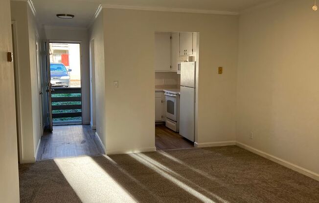 2 beds, 1 bath, 800 sqft, $1,595, Unit Apt 26