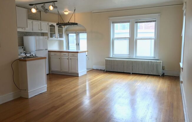 2 beds, 1 bath, $1,345, Unit 12