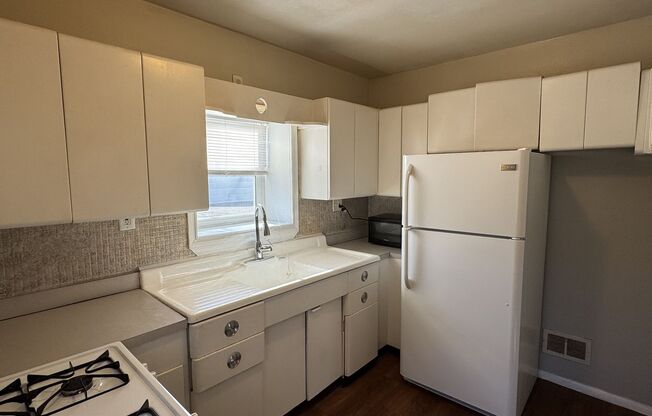 2 beds, 1 bath, $1,145