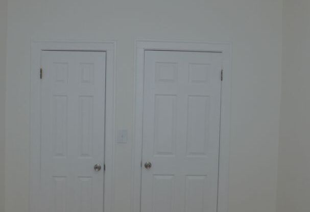 2 beds, 1 bath, $1,595, Unit 2048 Kostner - 3A