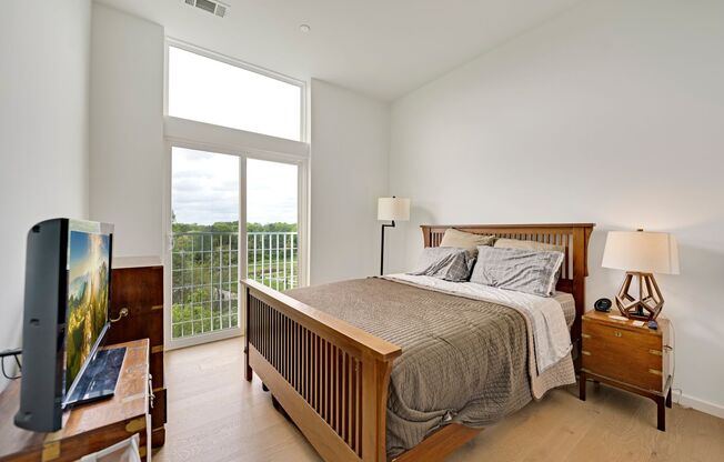 2 beds, 1 bath, $2,000, Unit # 59