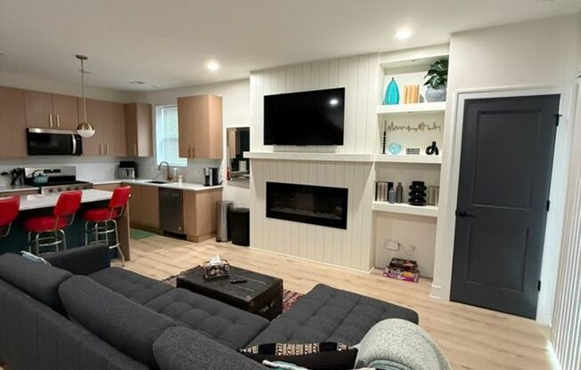 4314 S Evans