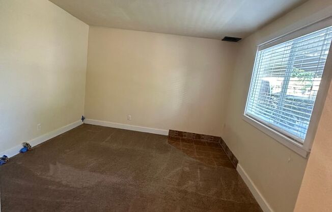 2 beds, 1 bath, $1,595