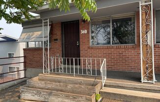 2 Bedroom Close to Midtown!