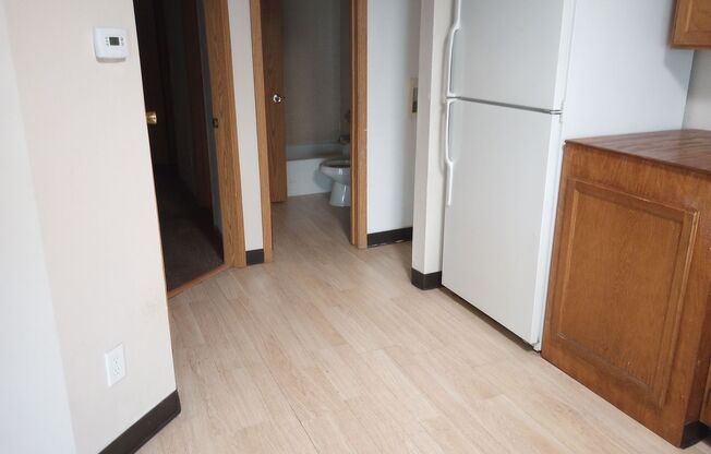 2 beds, 1 bath, $1,275, Unit # 11