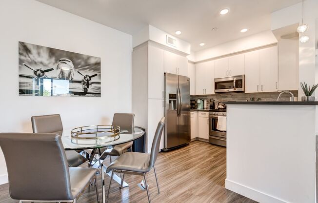 2 beds, 2 baths, 971 sqft, $2,900, Unit 204