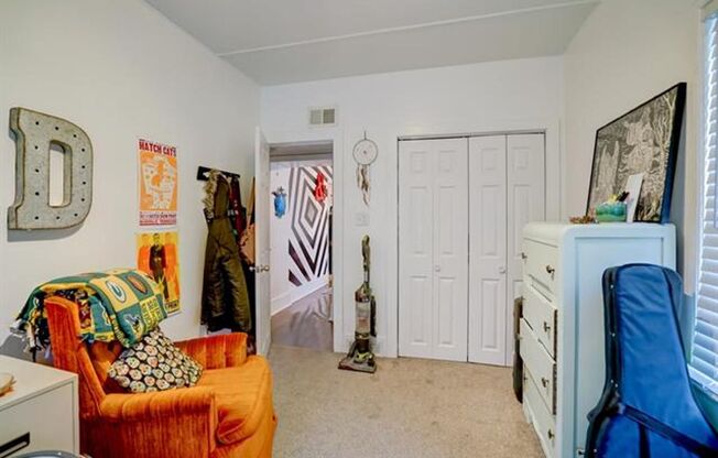 2 beds, 1 bath, $1,275, Unit #1