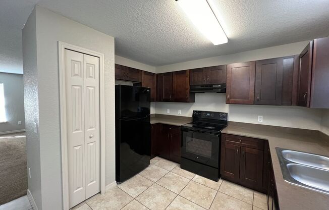 3 beds, 2 baths, $1,599