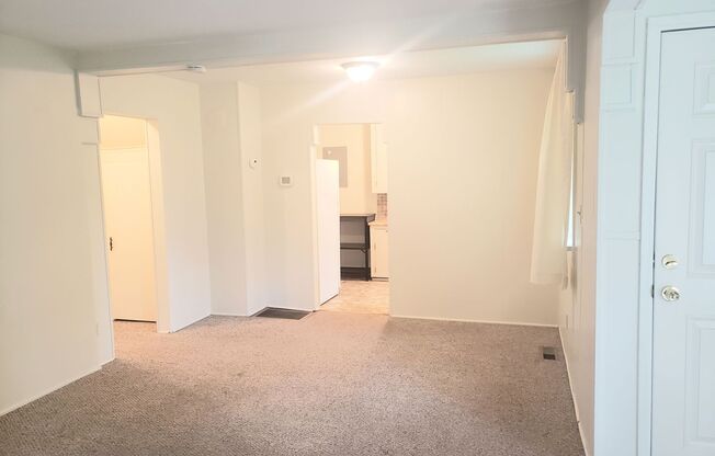 Charming Cottage in Woodburn with Large Yard!