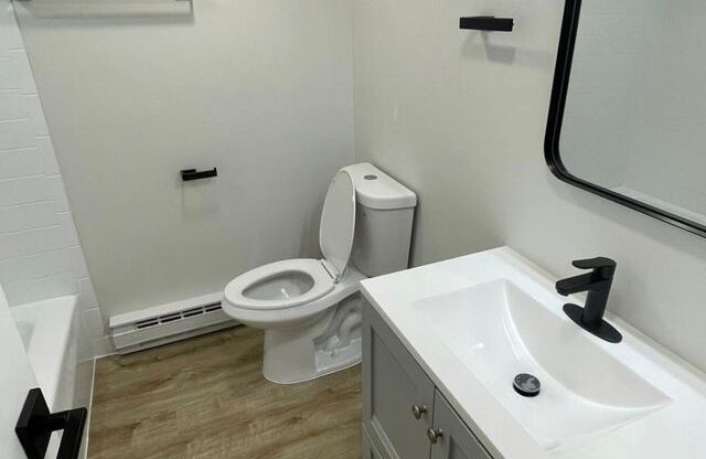 2 beds, 1 bath, $1,750, Unit G06