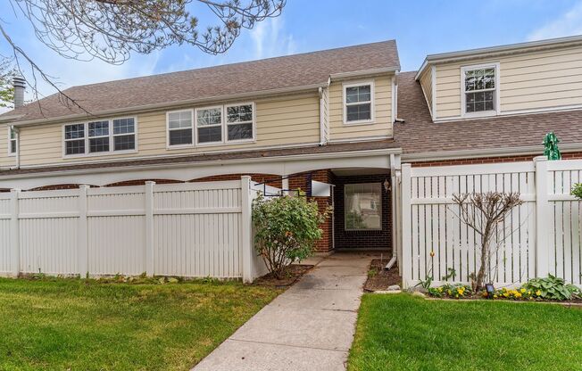 Centerville 2 Bedroom 1.5 Bathroom Townhouse!