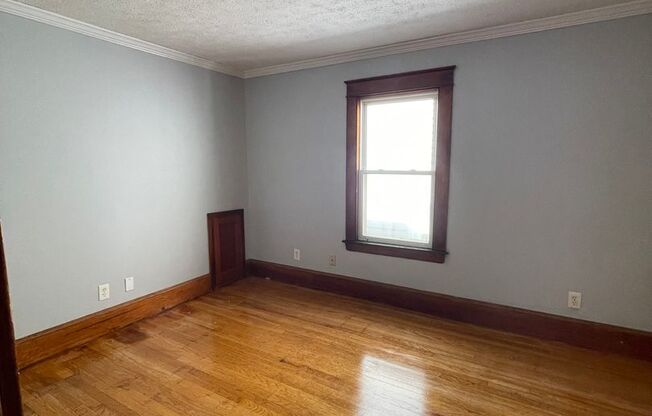 2 beds, 1 bath, $2,000, Unit B