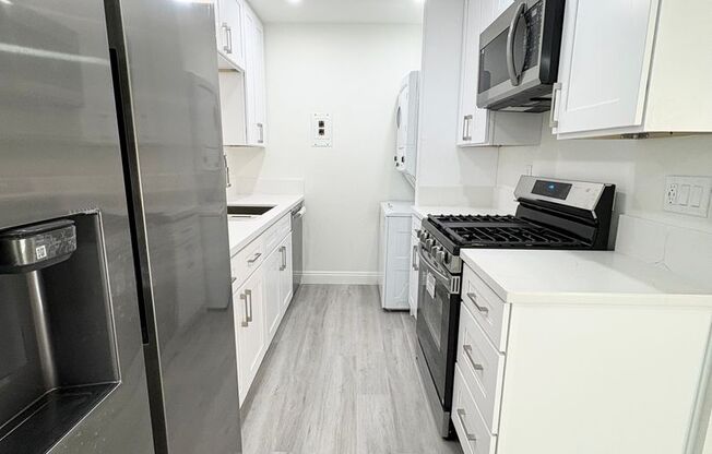 2 beds, 2 baths, 850 sqft, $2,795, Unit Unit 140