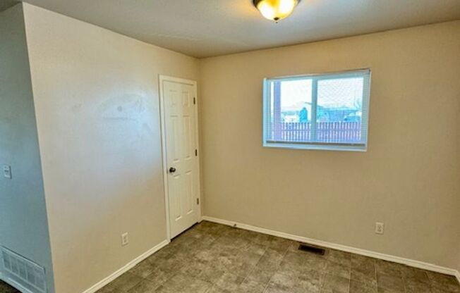 3 beds, 1 bath, $2,000, Unit UNIT D