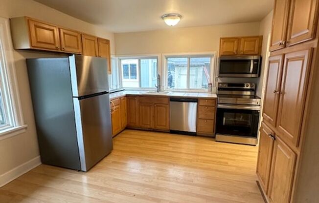 2 beds, 1 bath, $2,200