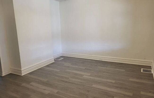 Newly renovated 2 bedroom in Hazelwood! Available now!