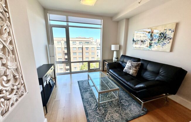 1 bed, 1 bath, $2,700, Unit 818