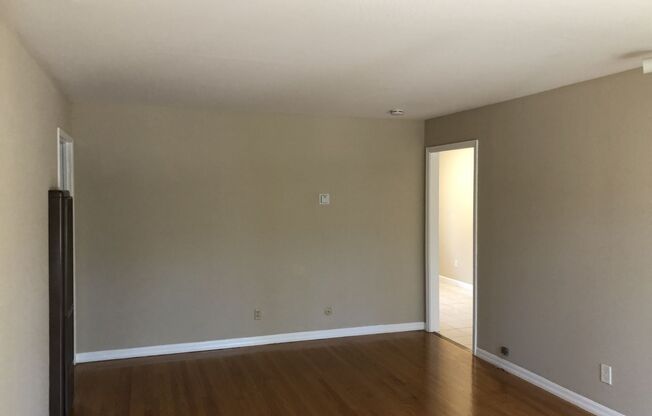 2 beds, 1 bath, $2,700