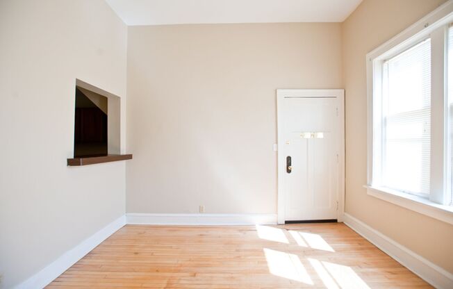 Spacious 2BR on Milwaukee’s Lower East Side – $1,395/mo | Heat Included + Free Laundry