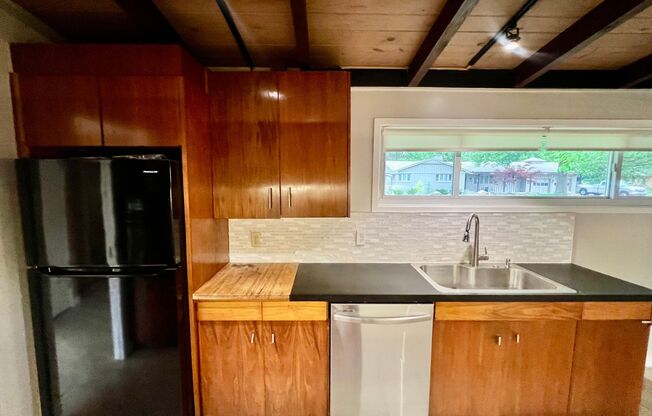 Single Story Mid-Century Ranch in Desirable Patrick Henry!