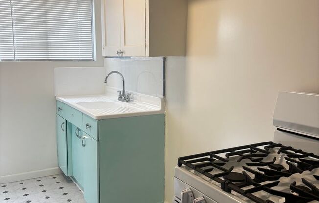 1 bed, 1 bath, $2,075, Unit 1223-G