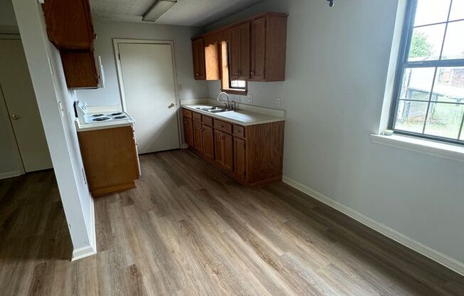 3 beds, 1 bath, $1,050