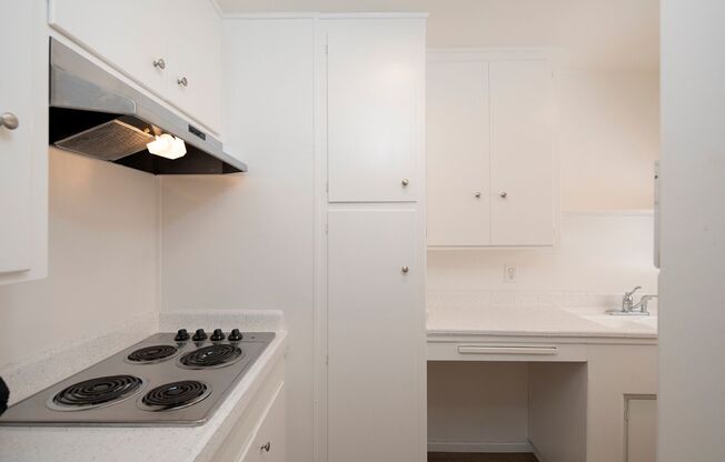 2 beds, 1 bath, 921 sqft, $2,595, Unit 203