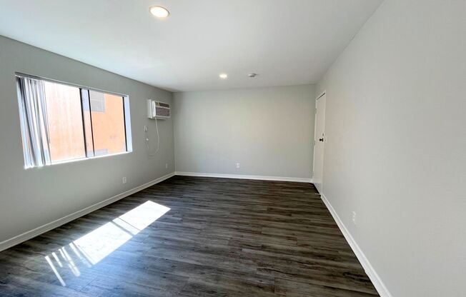 2 beds, 1.5 baths, 1,050 sqft, $2,048, Unit 305