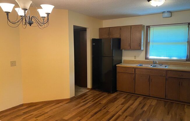 2 BEDROOM | 1 BATH | SINGLE LEVEL | GARAGE | SPACIOUS