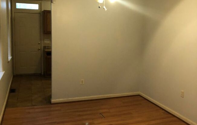 Harrisburg 3 Bedroom 1 Bath, Yard, Parking