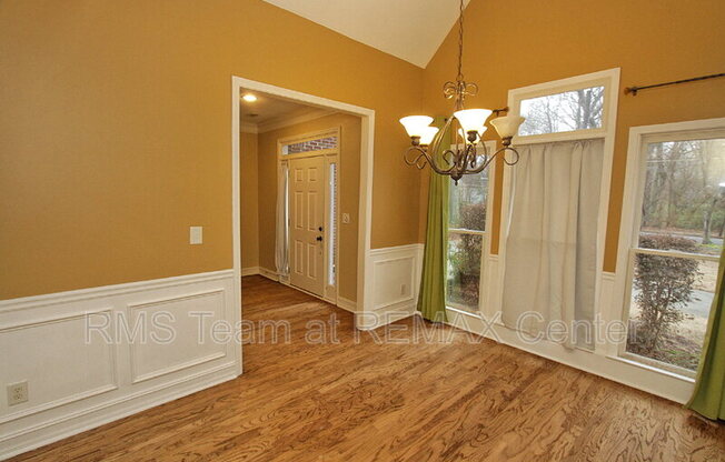 1360 EASTGATE CT SE