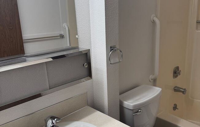 2 beds, 1 bath, 725 sqft, $1,095, Unit 1150-201