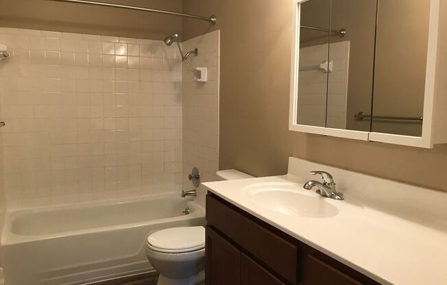 1 bed, 1 bath, 754 sqft, $1,125, Unit 8705-204