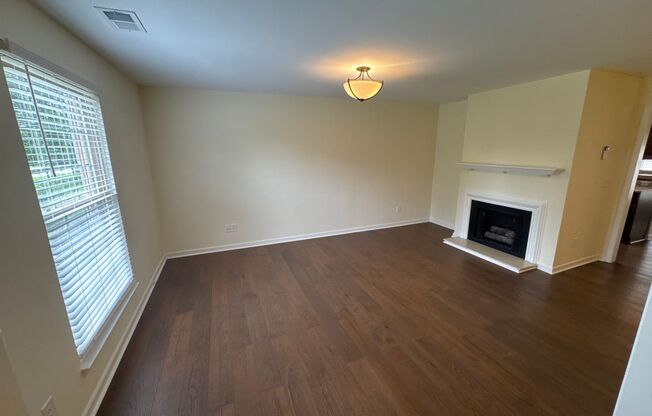 Spacious 3-Bedroom Townhome in the Heart of Bellevue – Water, Sewer & Trash Included!