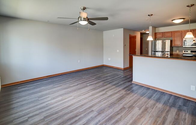 Studio, 1 bath, 579 sqft, $1,300, Unit 215
