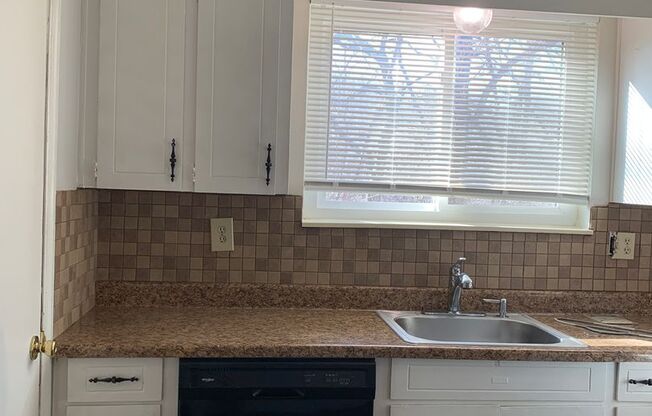 2 beds, 1 bath, 700 sqft, $875, Unit 9131