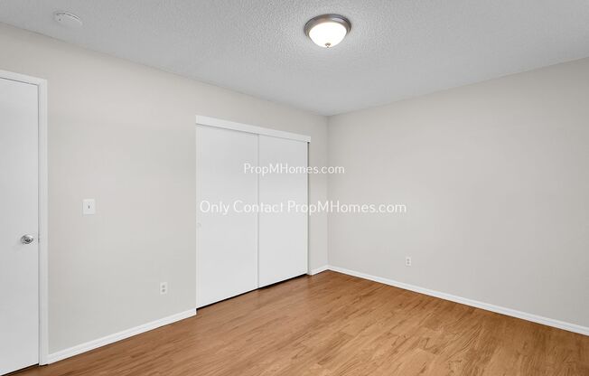 2 beds, 1 bath, $1,599, Unit 8820 N Ivanhoe Street Unit 17