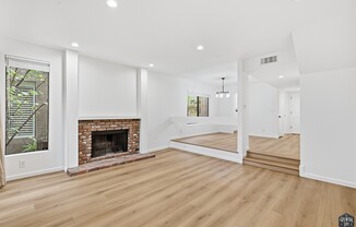1423 S BENTLEY AVE