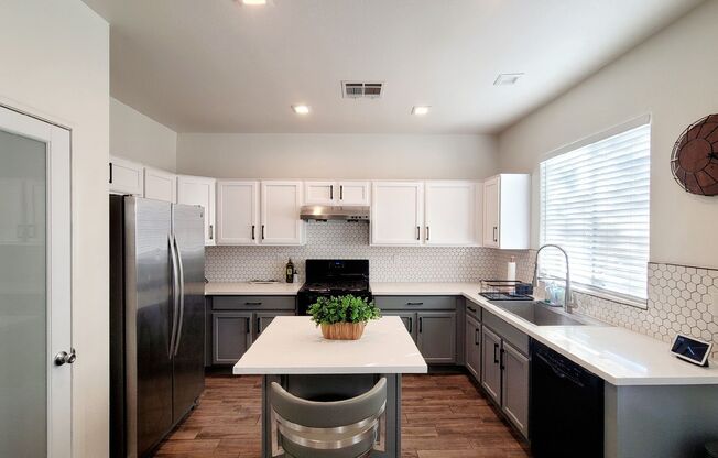 3 beds, 2.5 baths, $1,950