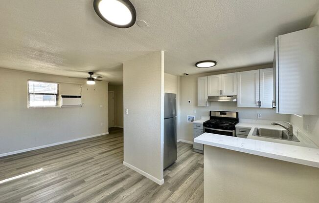 2 beds, 1 bath, 790 sqft, $995, Unit 1808 #1 N. College