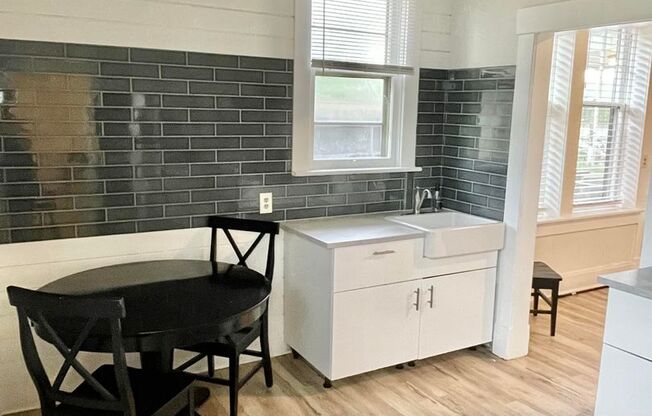 1 bed, 1 bath, 569 sqft, $1,350, Unit #2 (STR)