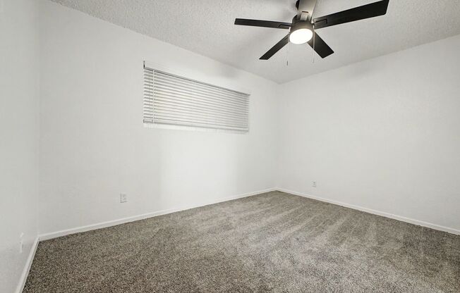 2 beds, 2 baths, 992 sqft, $1,595, Unit 24