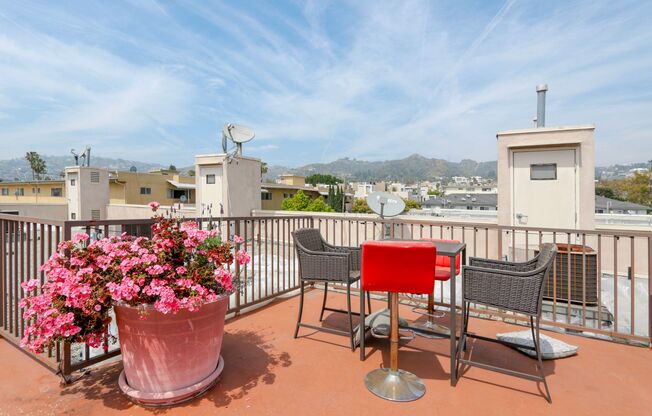 1325 North Poinsettia Pl