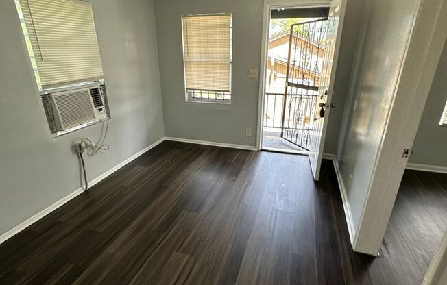 2 beds, 1 bath, 1,140 sqft, $950