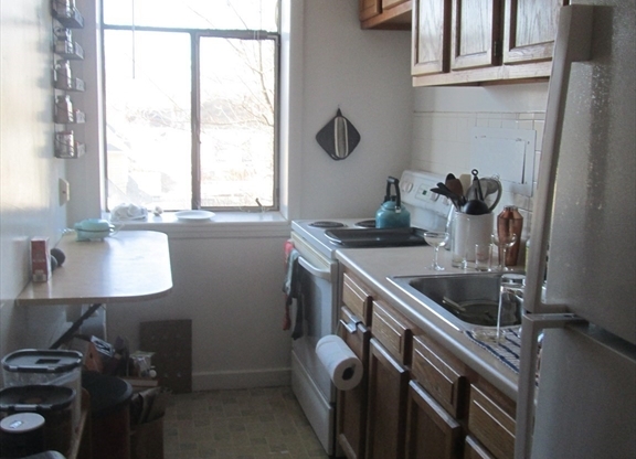 2 beds, 1 bath, 950 sqft, $2,650, Unit 203