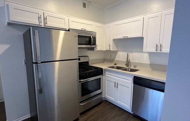 Studio, 1 bath, 500 sqft, $1,598, Unit 111