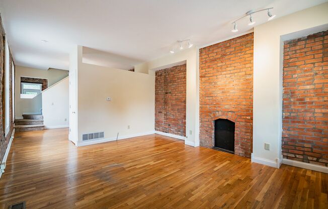 3 beds, 1.5 baths, $1,700, Unit 235 E. 3rd Ave