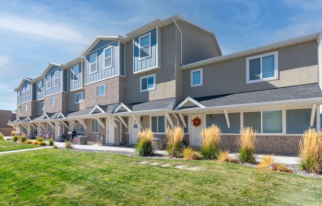 Gorgeous 2-Story Townhomes in Porter's Crossing in Eagle Mountain. Great Location and Amenities!