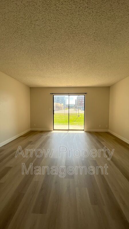 2340 N 44 ST